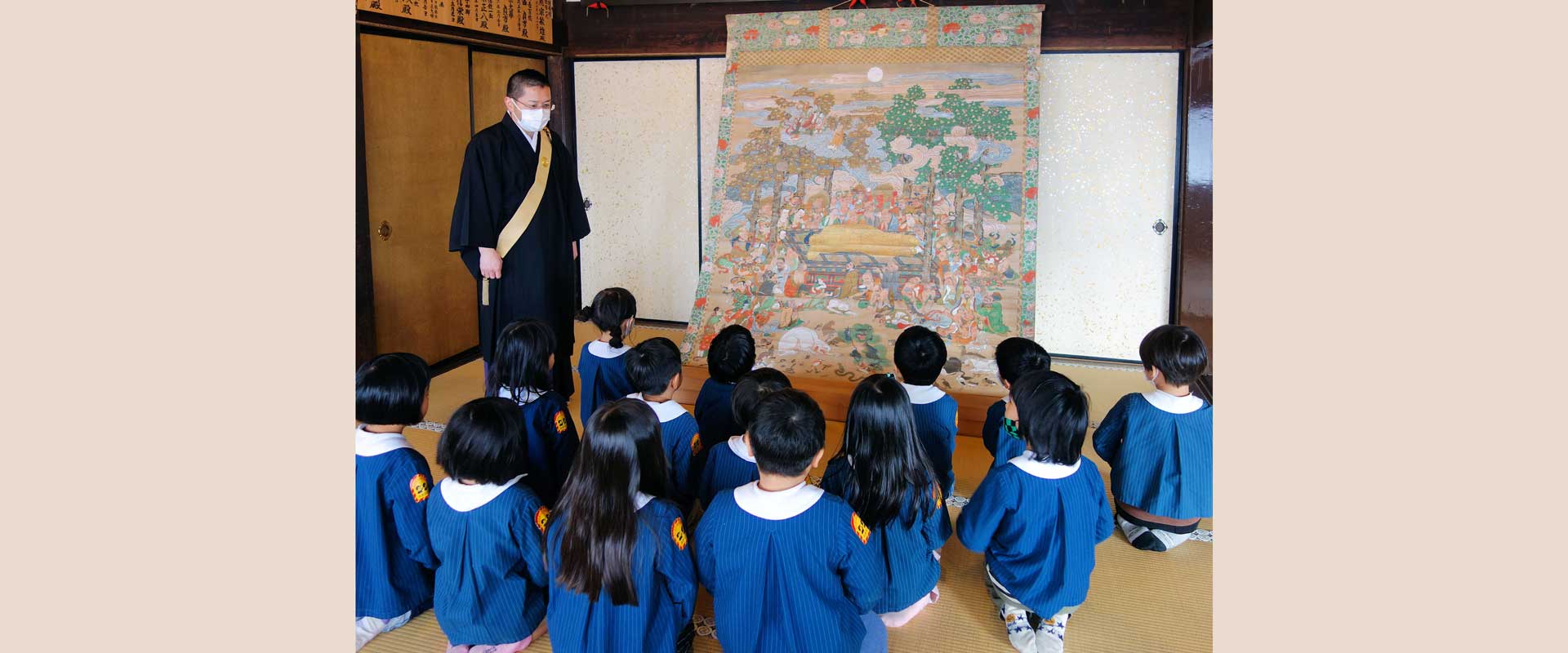 「釈尊涅槃会」では寺宝の涅槃図を子ども達と拝観しています